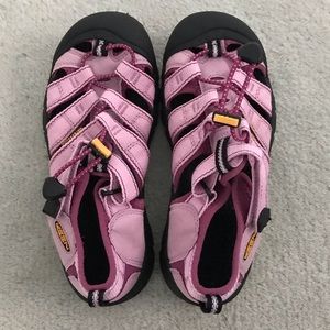 Girls NEW KEEN Shoes Pink size 4